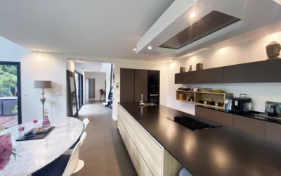 Combien de temps faut-il en moyenne pour une rénovation bureau à Paris avec cloisonnement et peinture ?