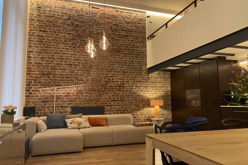 Comment adapter une rénovation de studio à Paris aux normes électriques actuelles ?