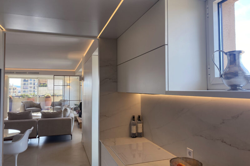 Comment aménager un espace nuit fonctionnel lors d’une rénovation de studio à Paris ?