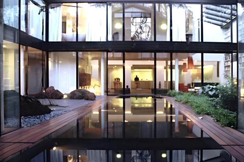 Comment un Architecte de terrasse à Paris crée-t-il plusieurs espaces de vie sur une même terrasse ?