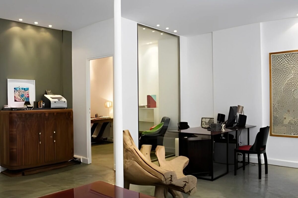 Espace d'accueil de l'agence immobilière rénovée, Paris IX