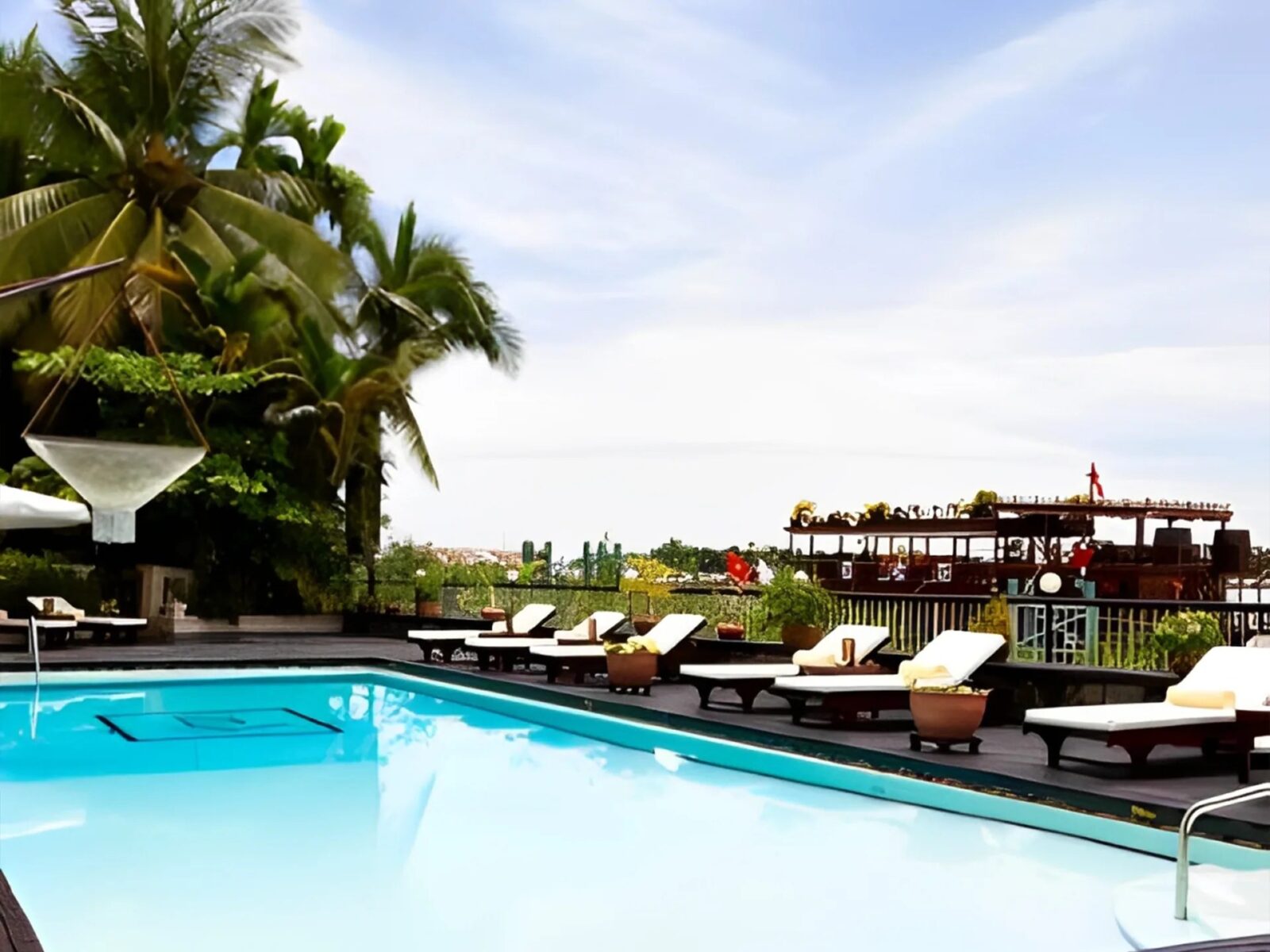Piscine d'un hôtel Victoria au Vietnam